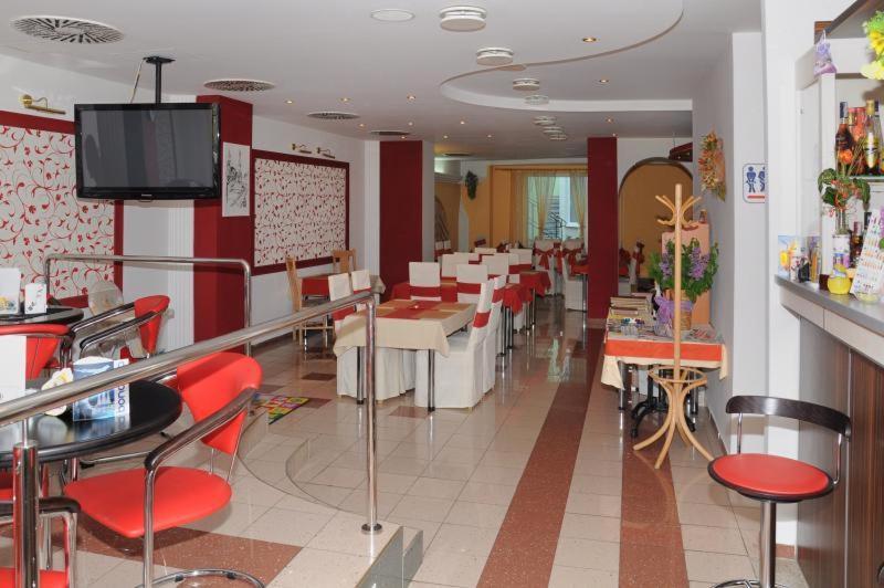 Hotel Central Kremnica Bagian luar foto