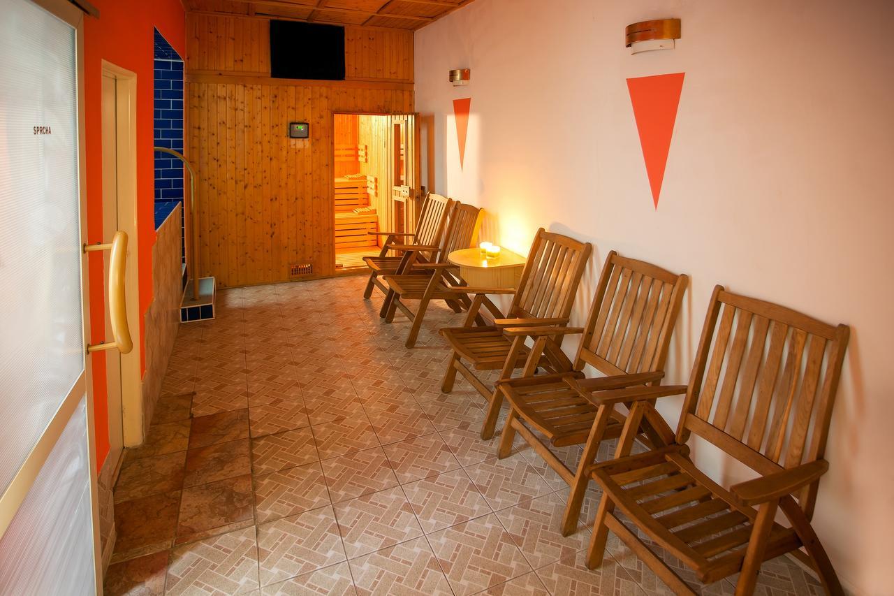 Hotel Central Kremnica Bagian luar foto